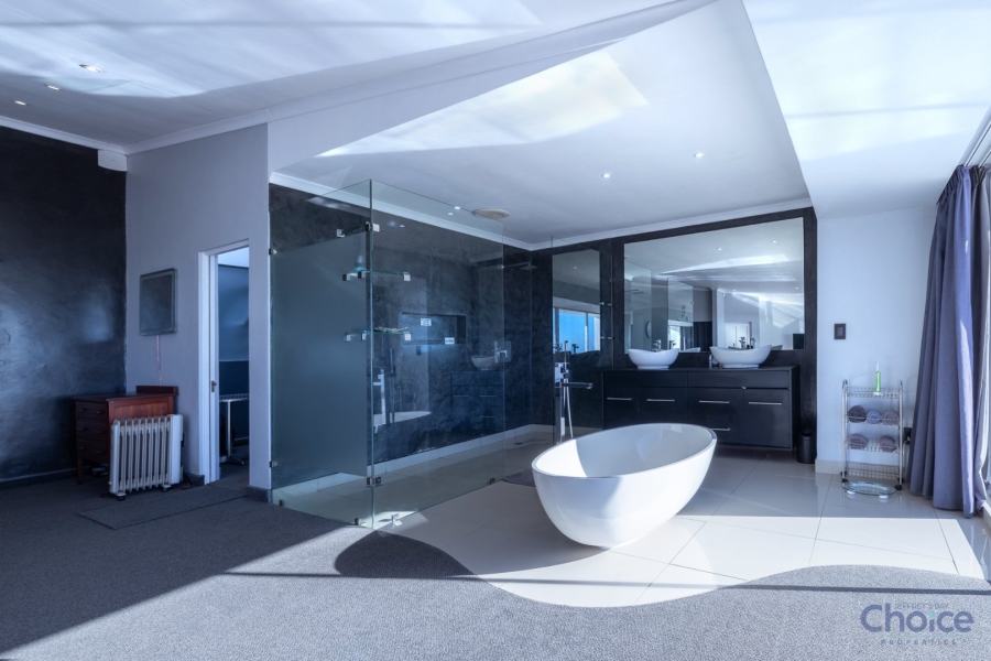 5 Bedroom Property for Sale in Jeffreys Bay Central Eastern Cape